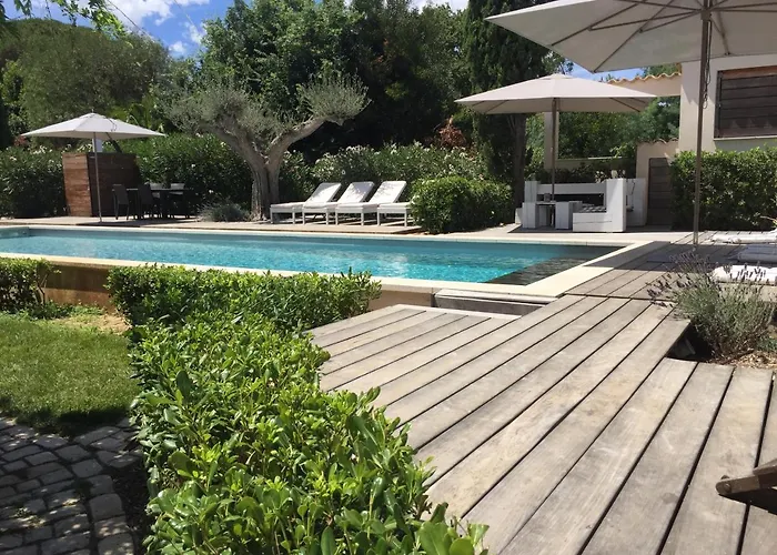 Couette-café La Begude - Boutique Luxury Saint-Tropez